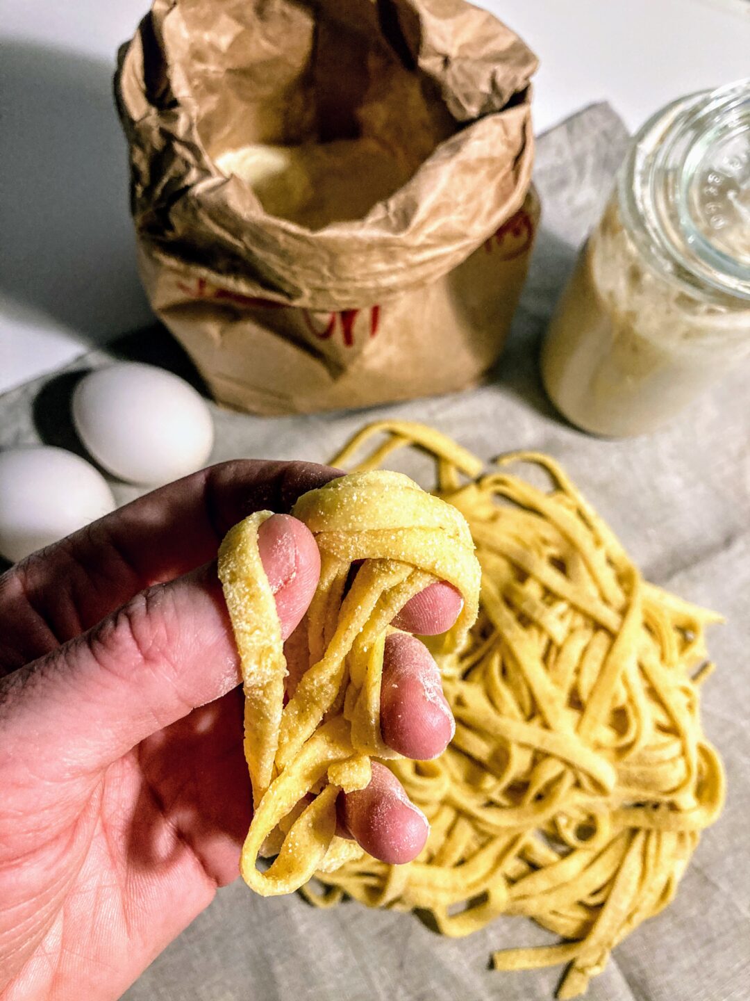 Hjemmelavet pasta med overskydende surdej