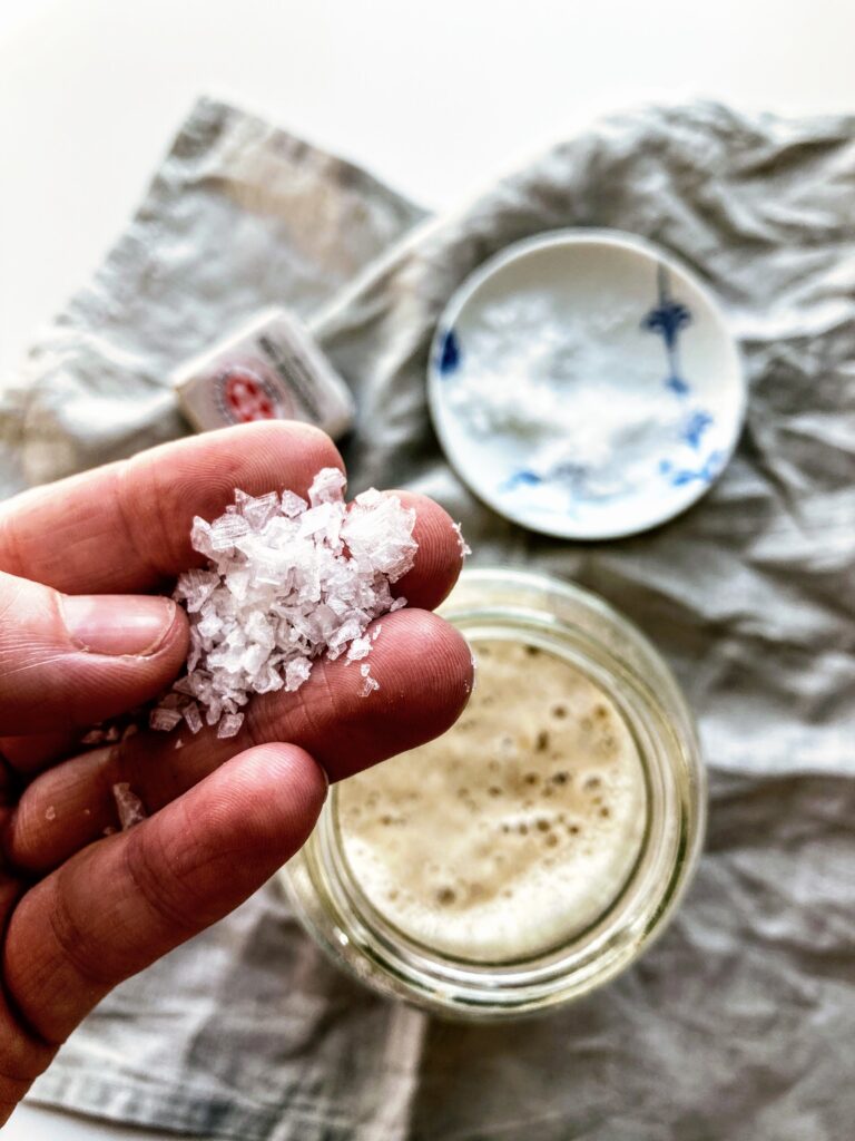 Vent med at tilsætte salt når du bager med surdej